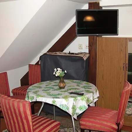 Gereben Rum i privatbostad Velem